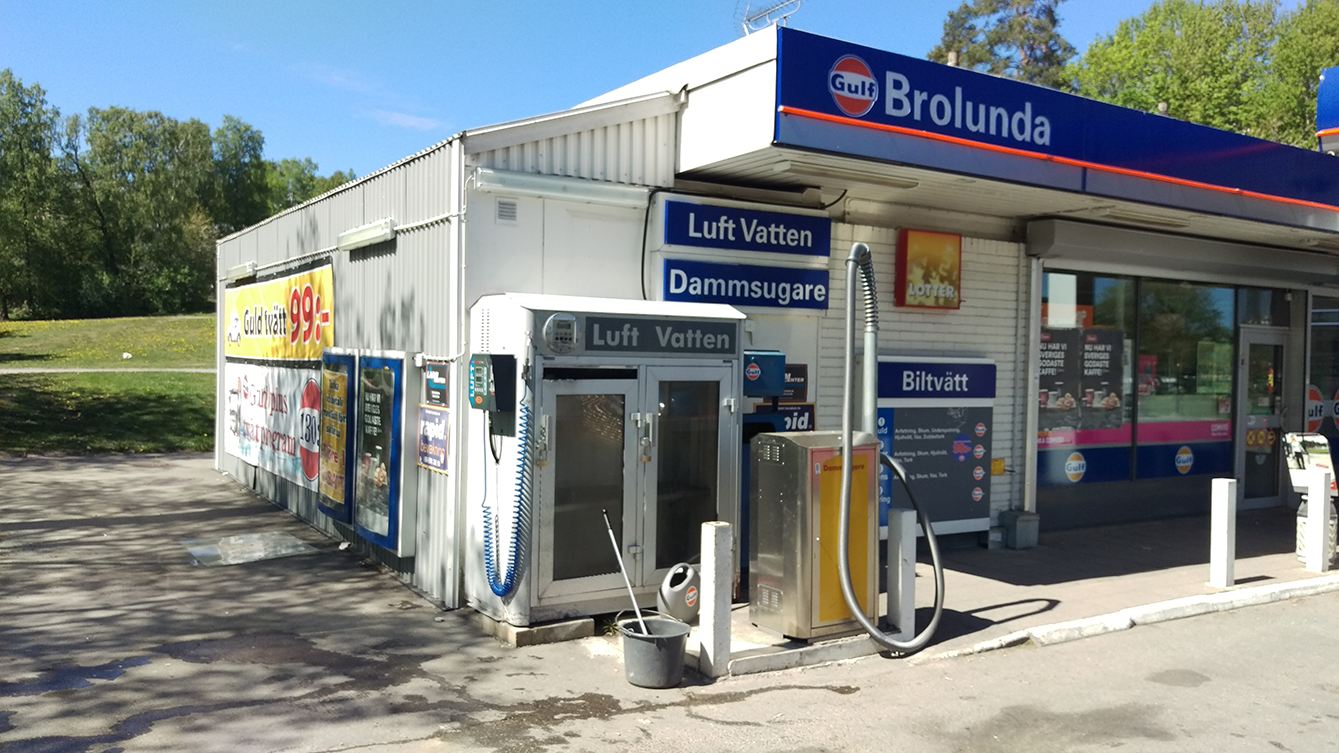 ALF Tronic Station med myntautomat hos ägaren till två stora Gulf-stationer i Södertälje, Riad Chamoun