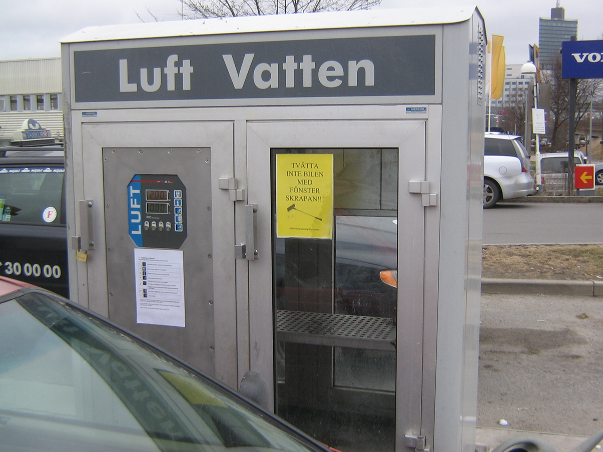 Vi plockade ur glasskivan och lät tillverka en aluminiumskiva där vi fällde in mätaren