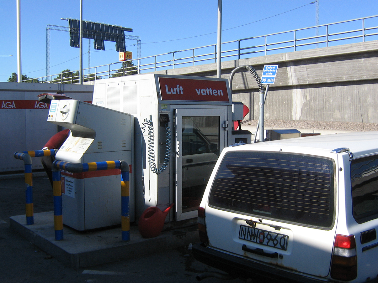 OKQ8 ville ha sina mätare i skåpet för att slippa frysproblem på vintern.