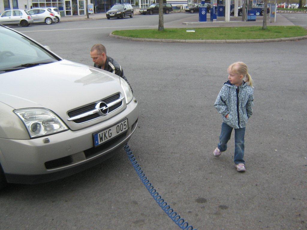 En kund använder en ALF Tronic Station