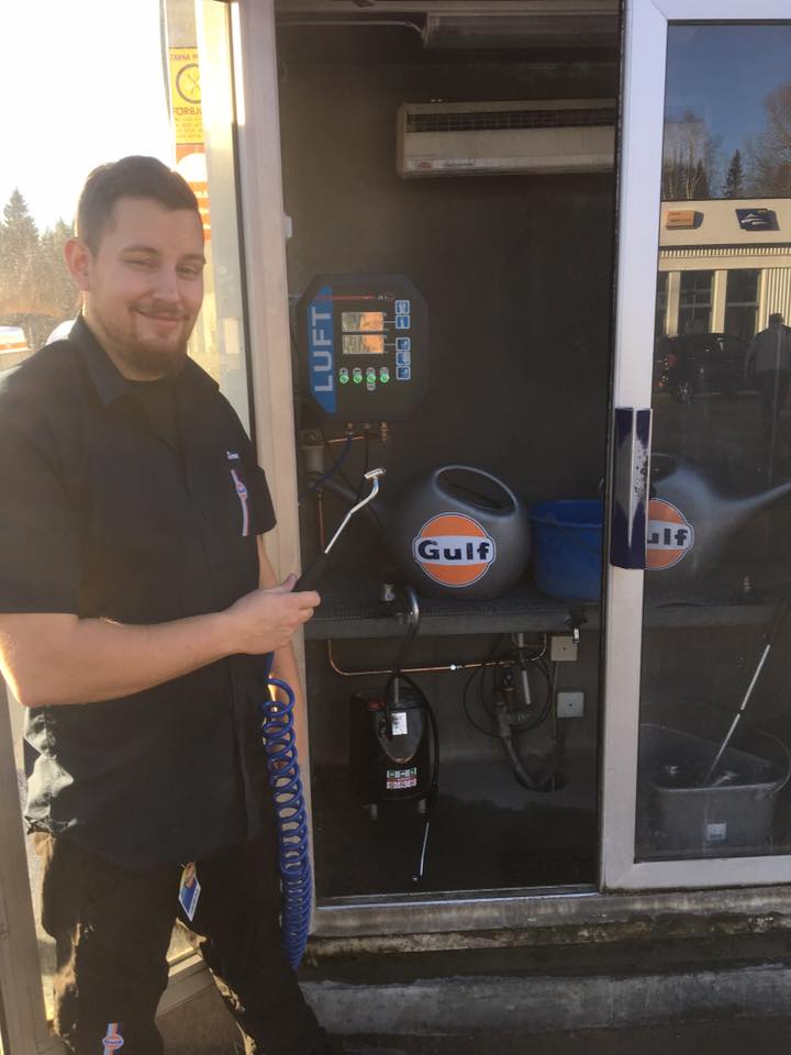 En bensinstationschef på Gulf i Brunflo som använder vår ALF Tronic